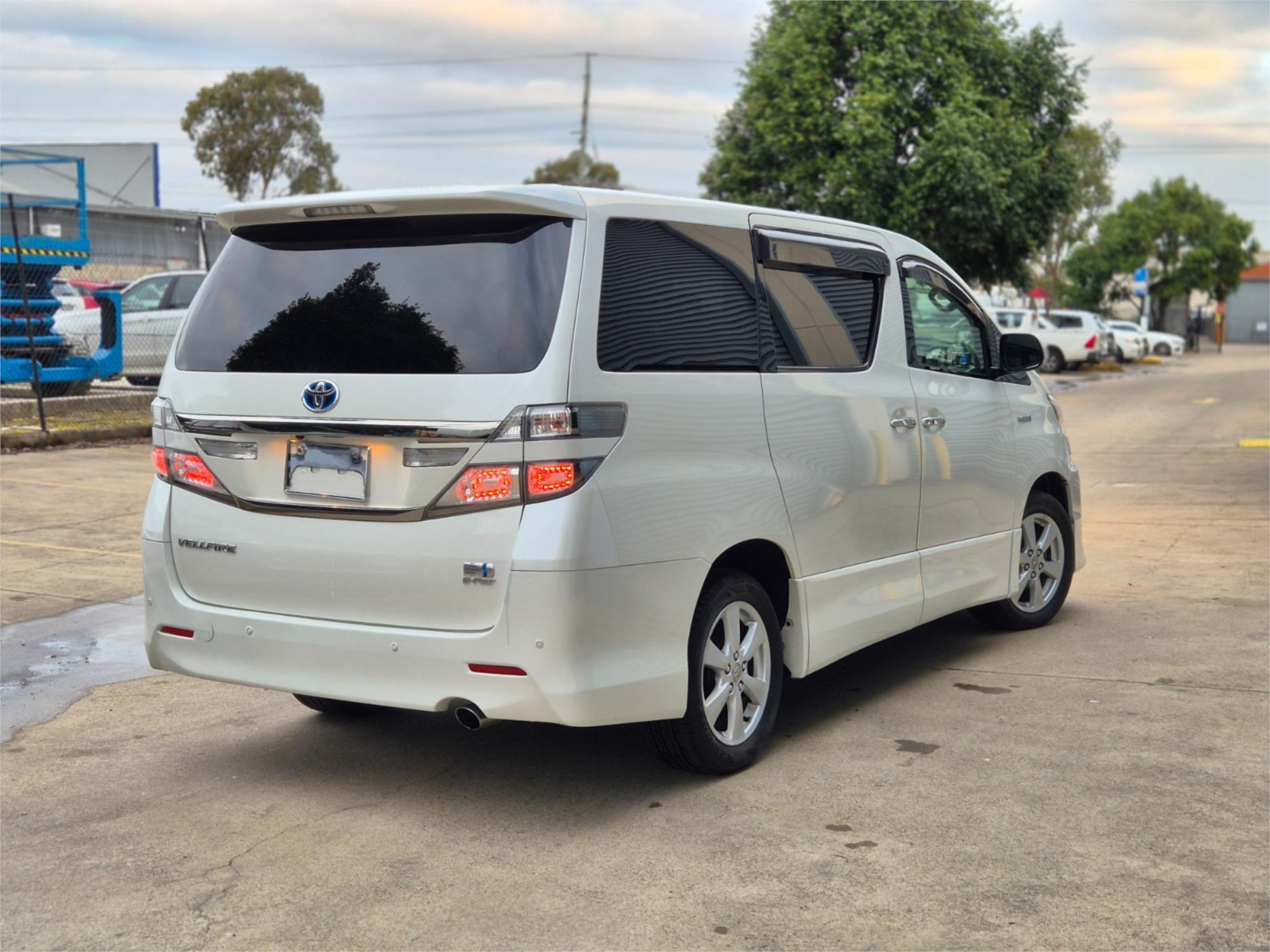 2012 Toyota Vellfire Hybrid ZR, photo 6