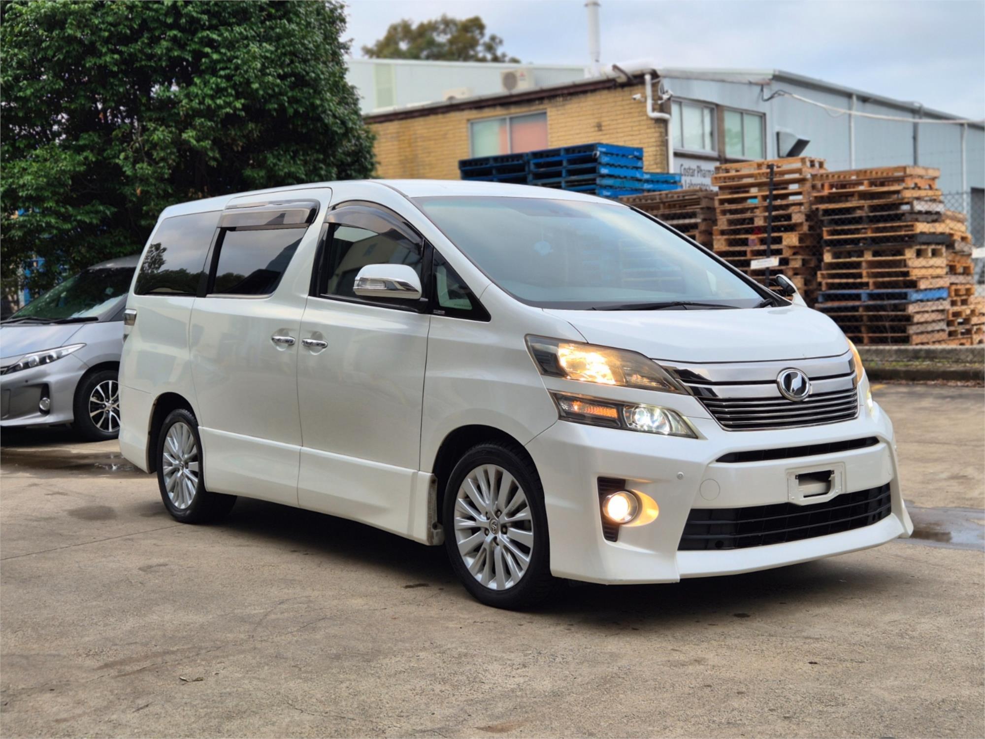 2011 Toyota Vellfire, photo 3