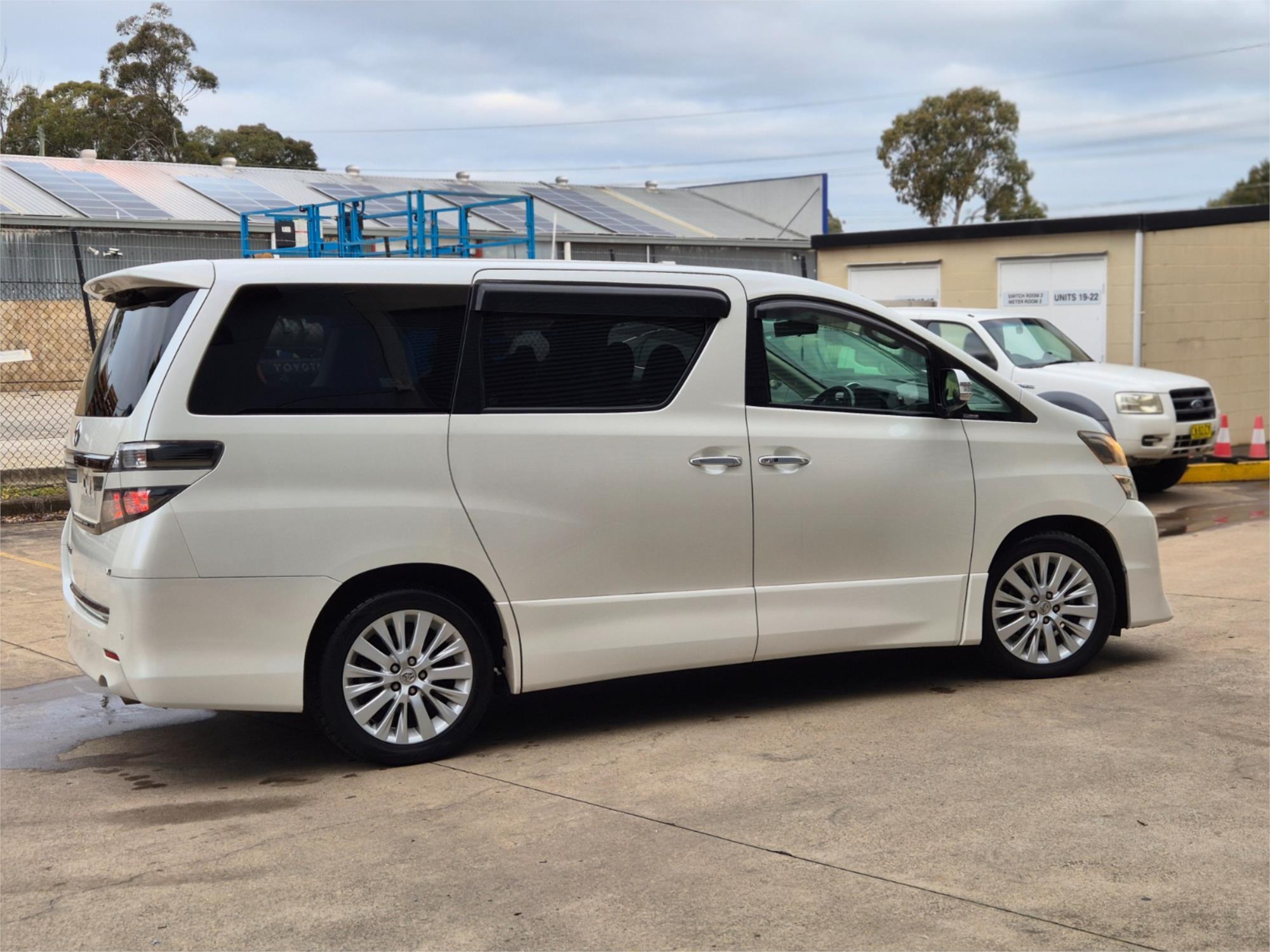 2011 Toyota Vellfire, photo 5