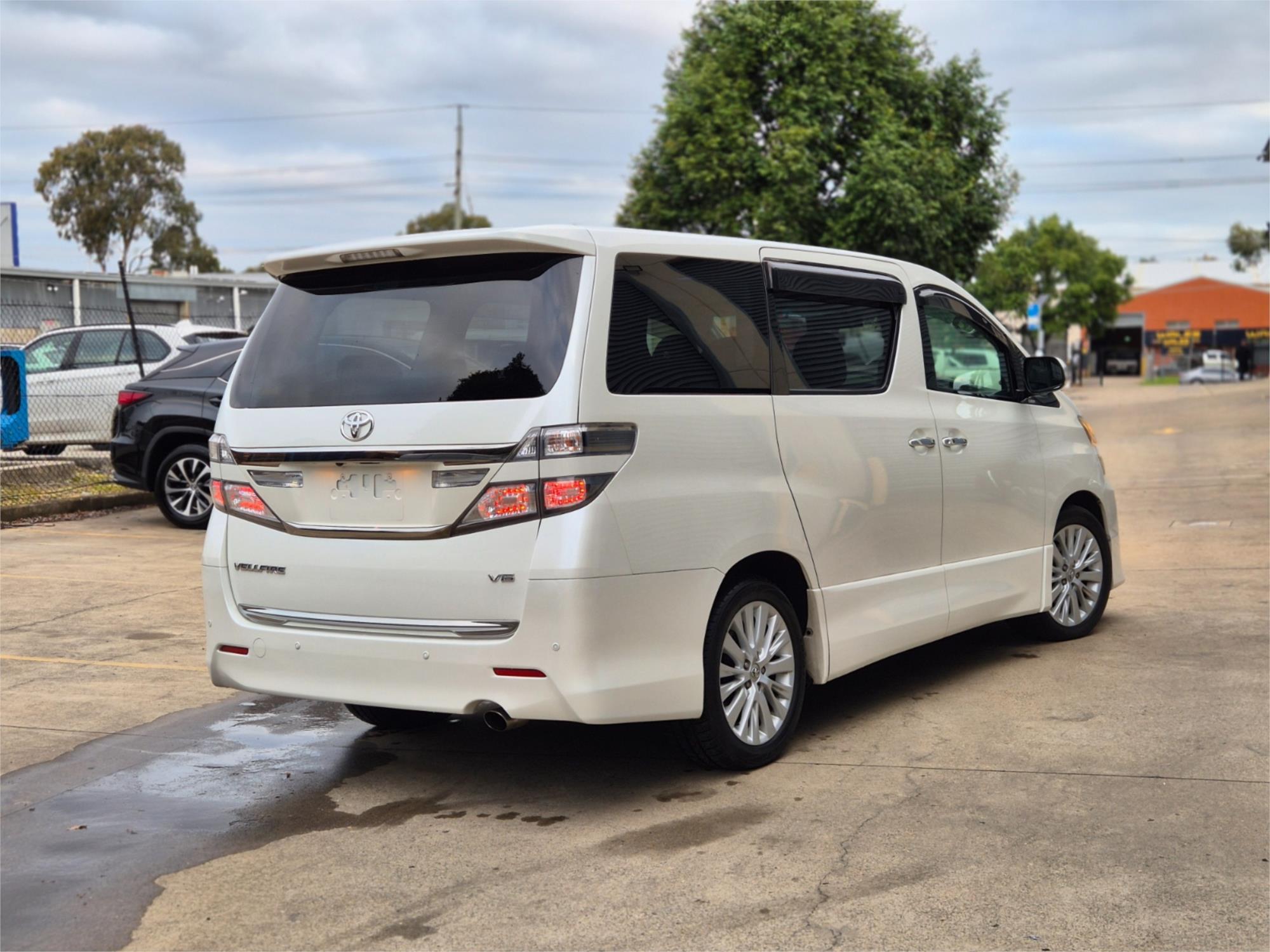 2011 Toyota Vellfire, photo 6