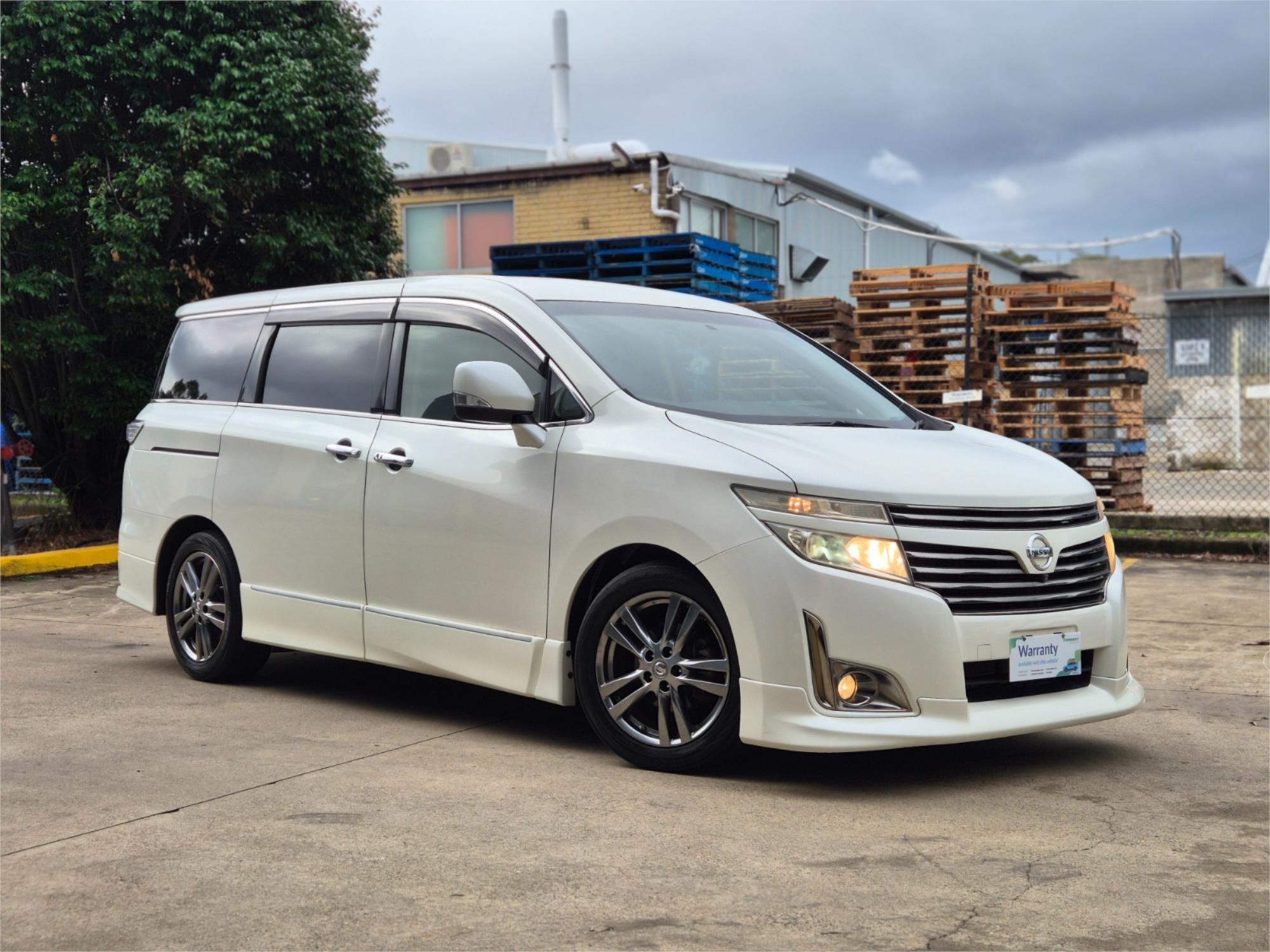 2013 Nissan Elgrand, photo 3
