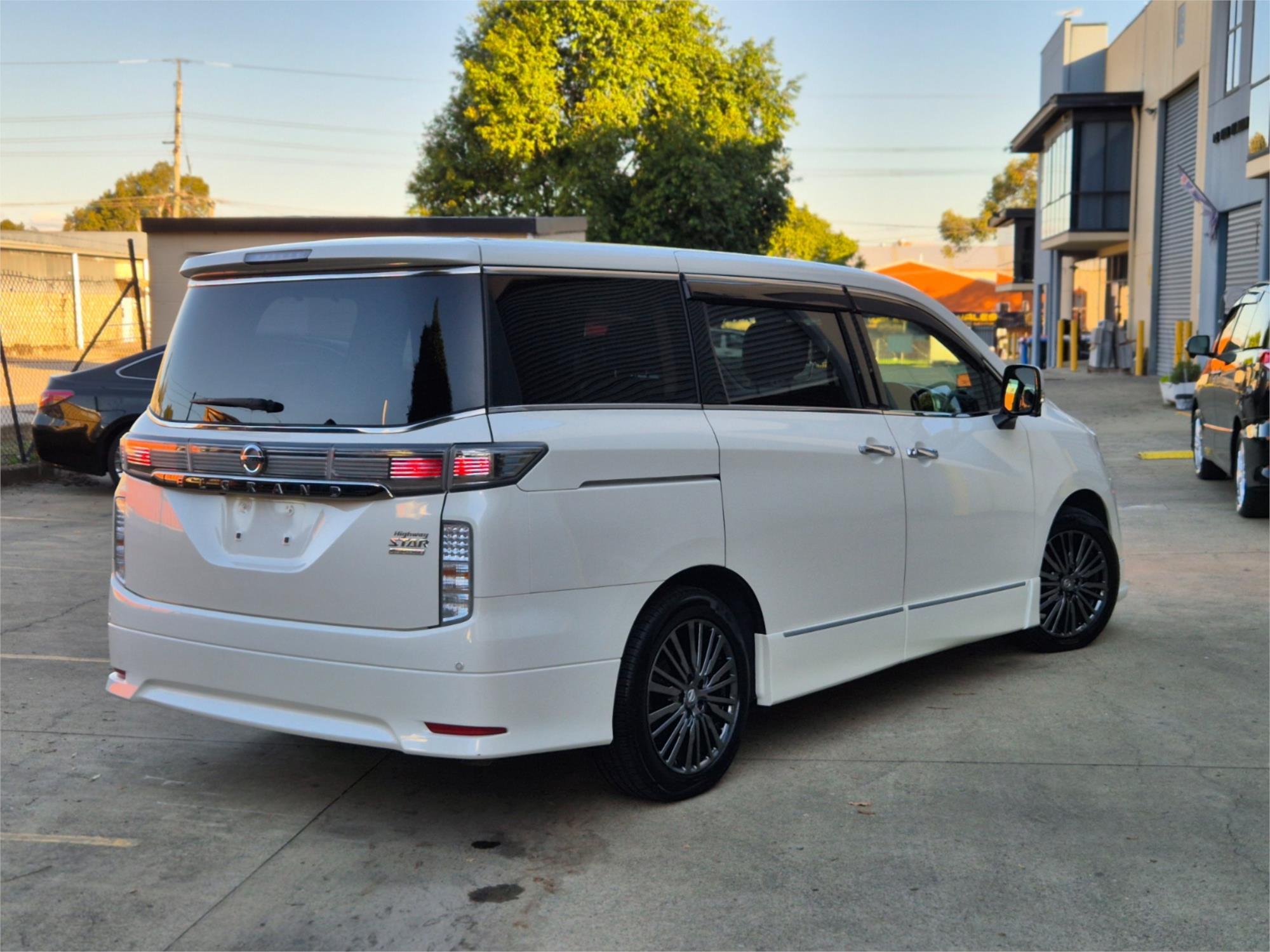 2017 Nissan Elgrand, photo 5